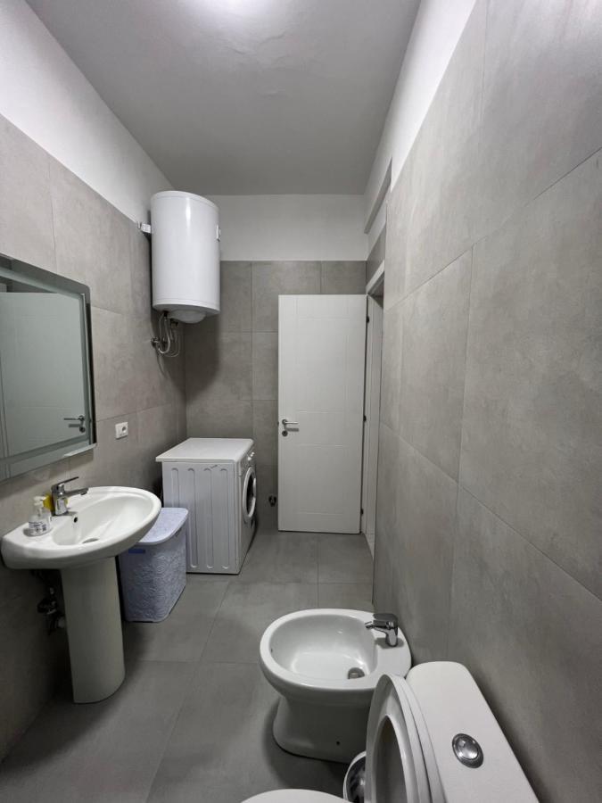 Daily In Center Apartment