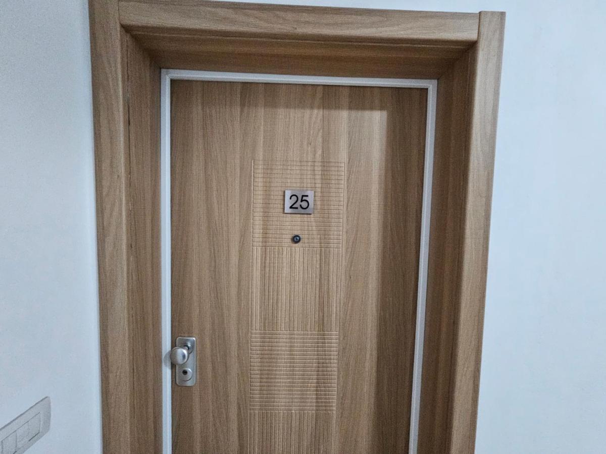 Daily In Center Apartment Tirana